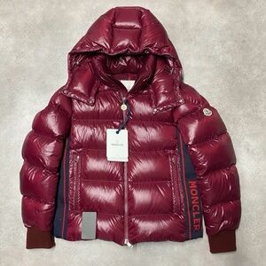 Moncler Men Burgandy Down Jacket size 5 (excellent condition)
